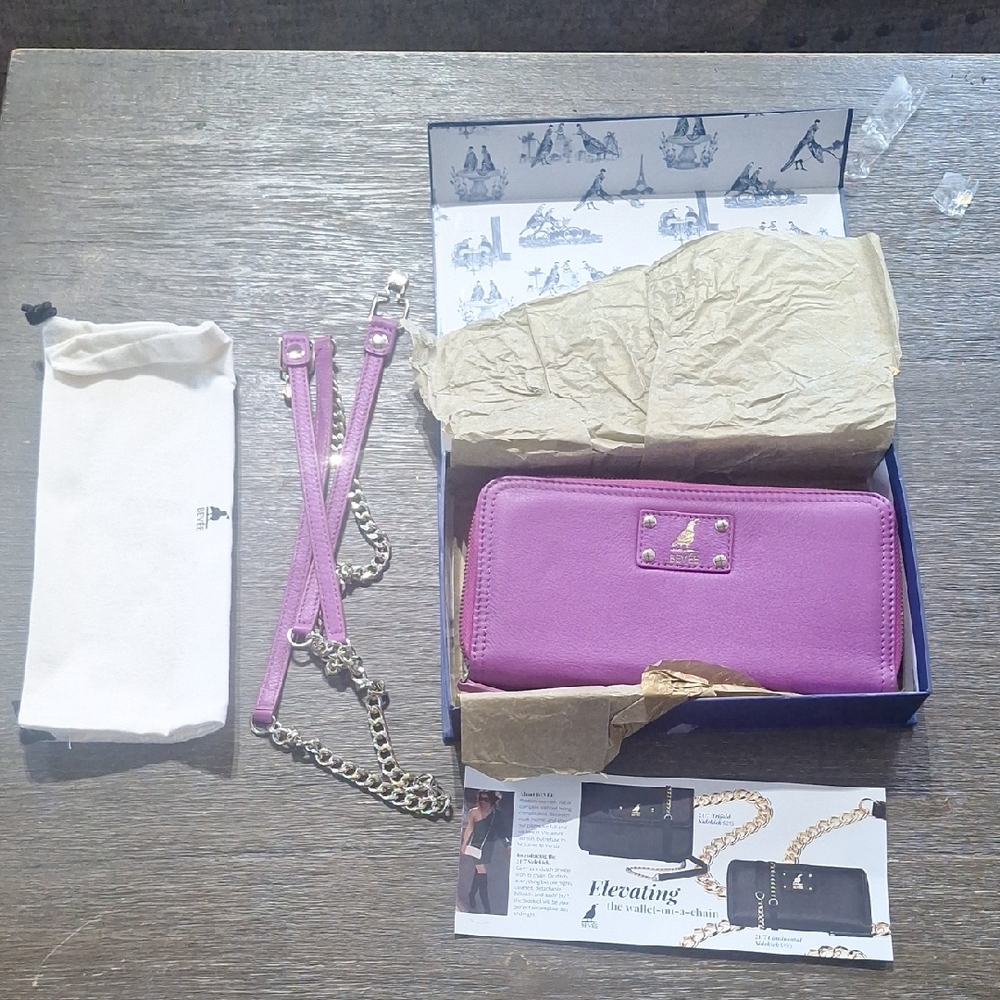 Bevee NWT Elegant  Women's Wallet with Chain